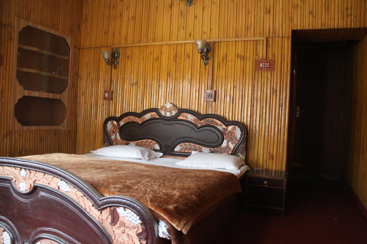 Butterfly Hotel Srīnagar Eksteriør billede